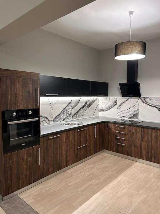 Angies Ledsigns Apartment テッサロニキ エクステリア 写真