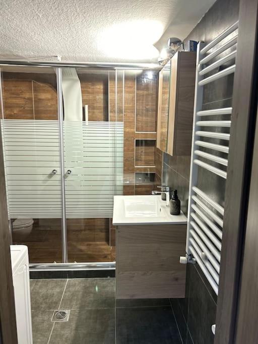 Angies Ledsigns Apartment テッサロニキ エクステリア 写真