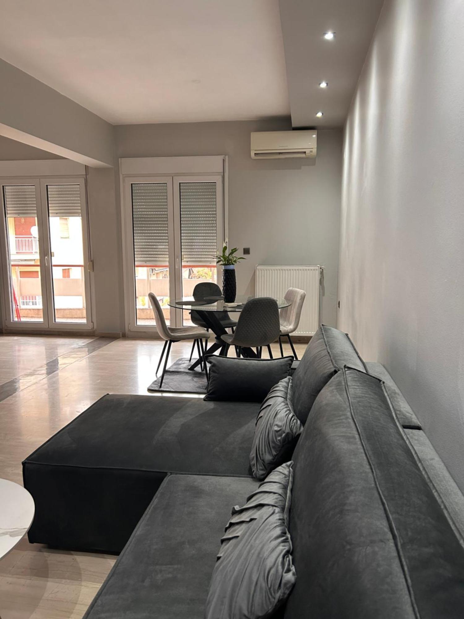 Angies Ledsigns Apartment テッサロニキ エクステリア 写真